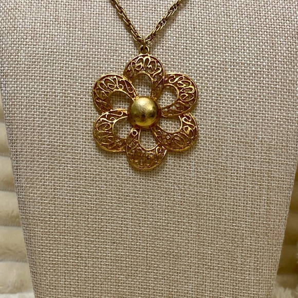 Vintage Filigree Bloom Pendant Necklace - Picture 3 of 3